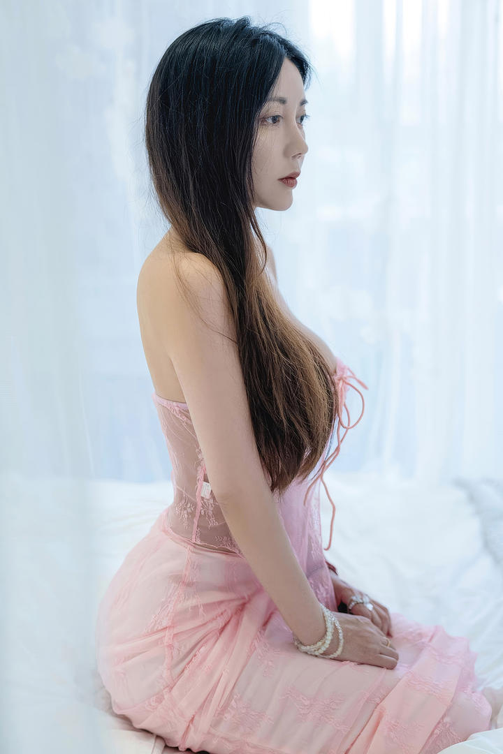 漂亮国模大胆人gogo体艺术术高清美女图片