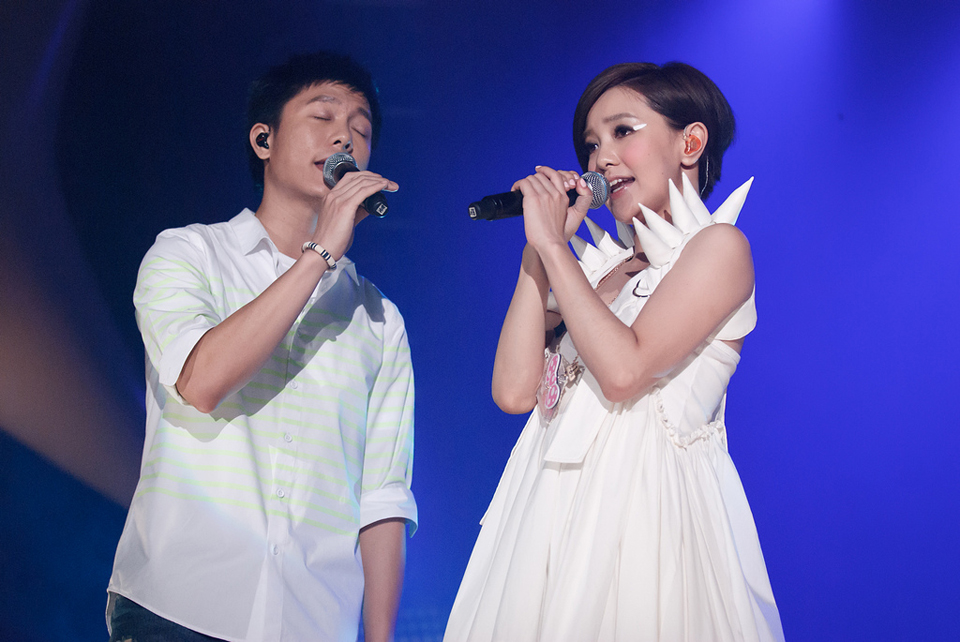 郭采洁新歌演唱会靓丽动人