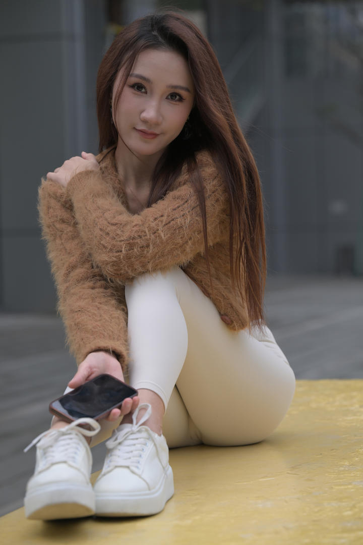 精选街拍美女瑜伽裤勒痕明显图片