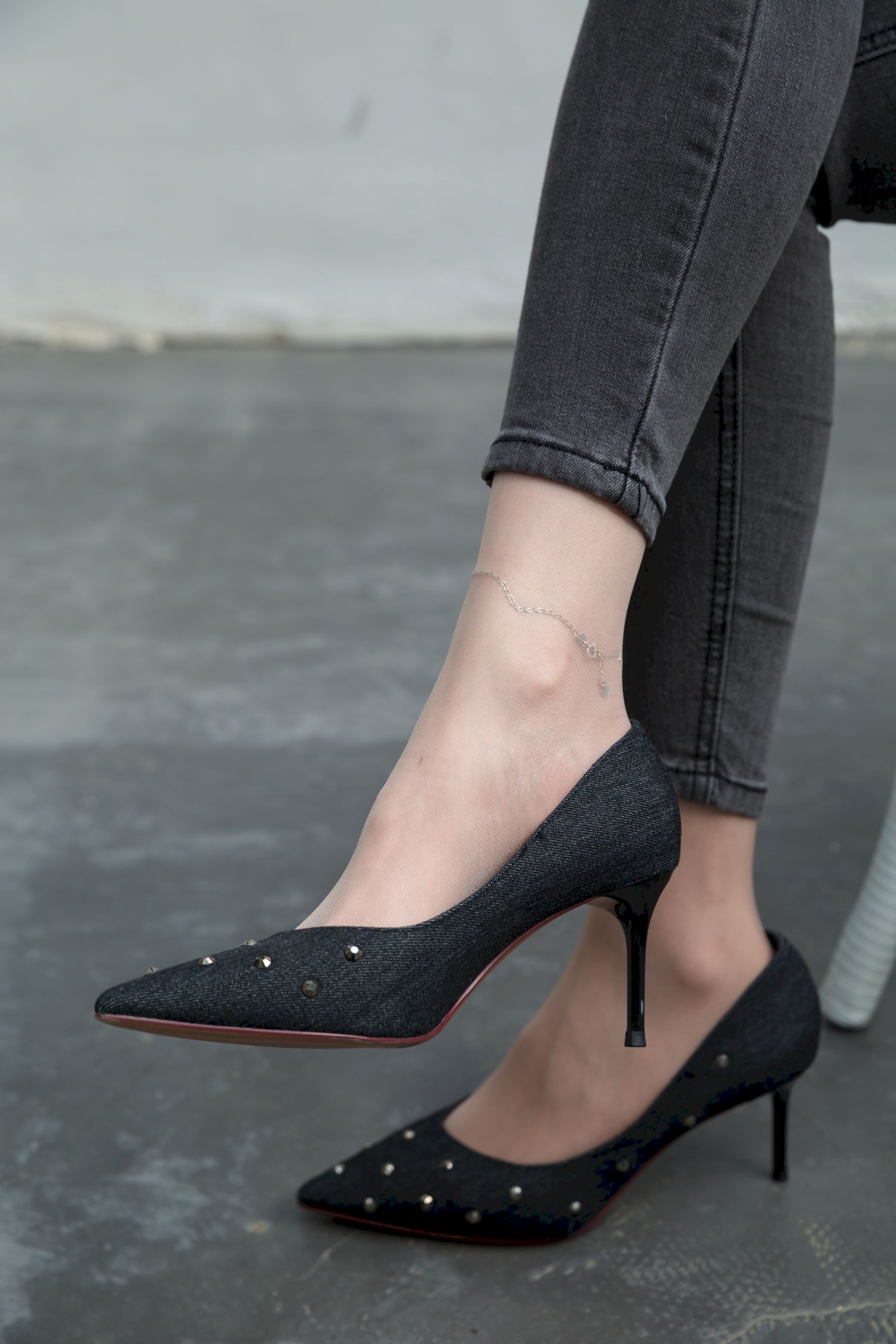 微密圈模特SIA不吃鱼肉丝高跟牛仔长裤户外写真