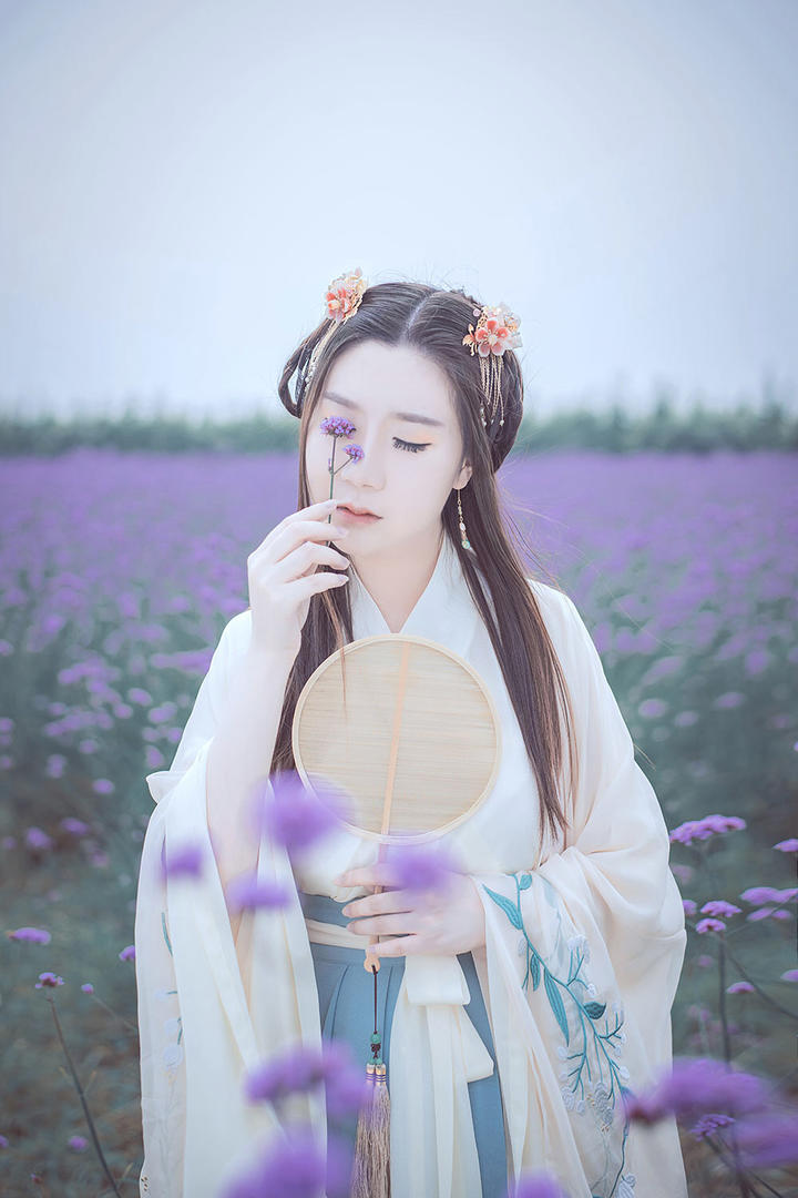 花丛中的高清唯美古装气质美女写真摄影图片
