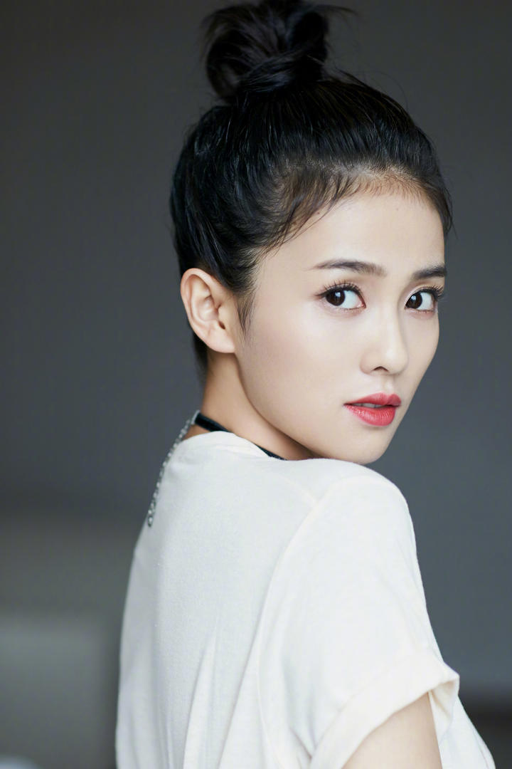 大眼睛美女明星白鹿高清写真图片
