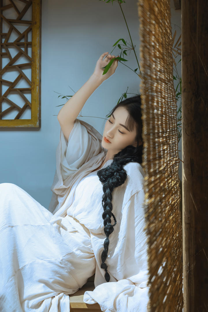 白色古装美女意境摄影写真图片