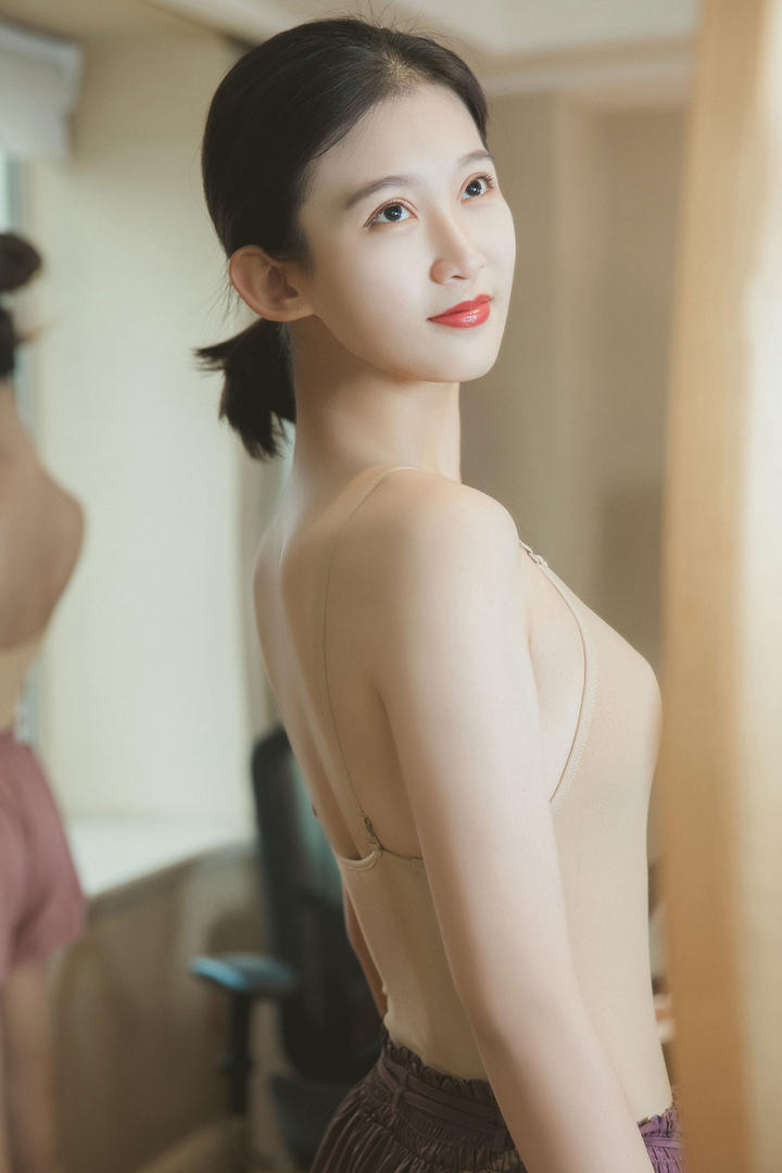 国内高清白嫩艺校美女舞蹈生人体艺术写真图片