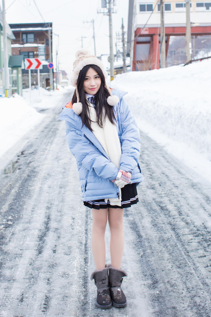 雪中的极品清纯美女图片
