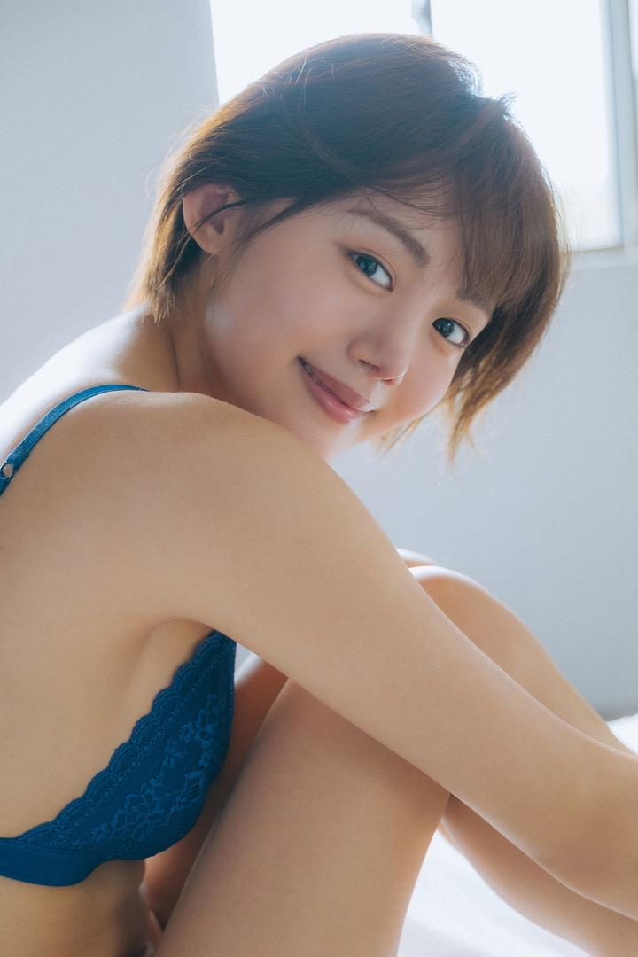 短发美女大胆人体艺术图片