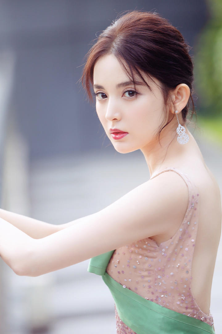 4K超清内地漂亮女明星古力娜扎壁纸图片下载
