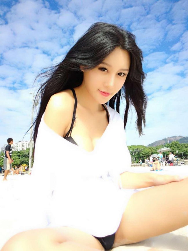 宝贝冠军樊玲巴西沙滩写真 比基尼爆上围