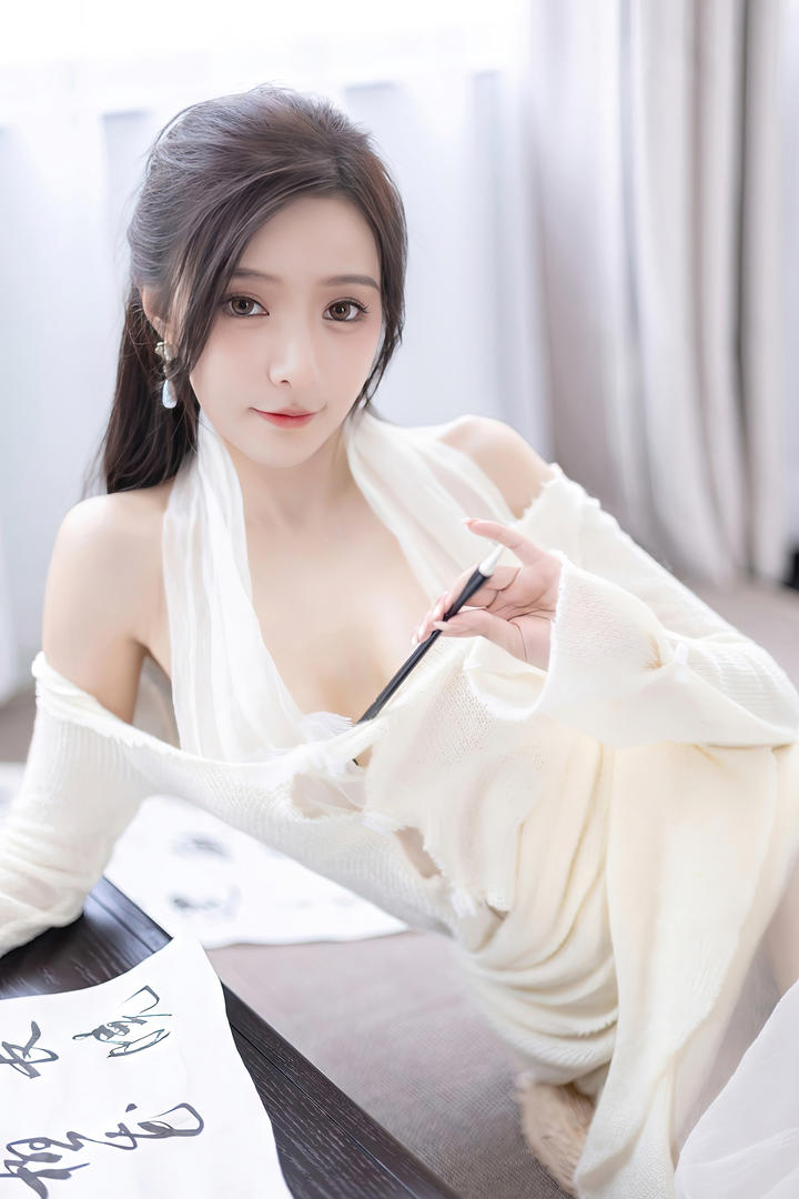 写书法的气质女人王馨瑶图片大全