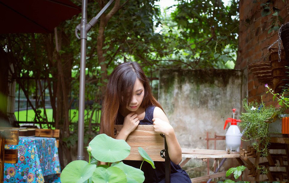 夏日青纯美女街拍高清写真