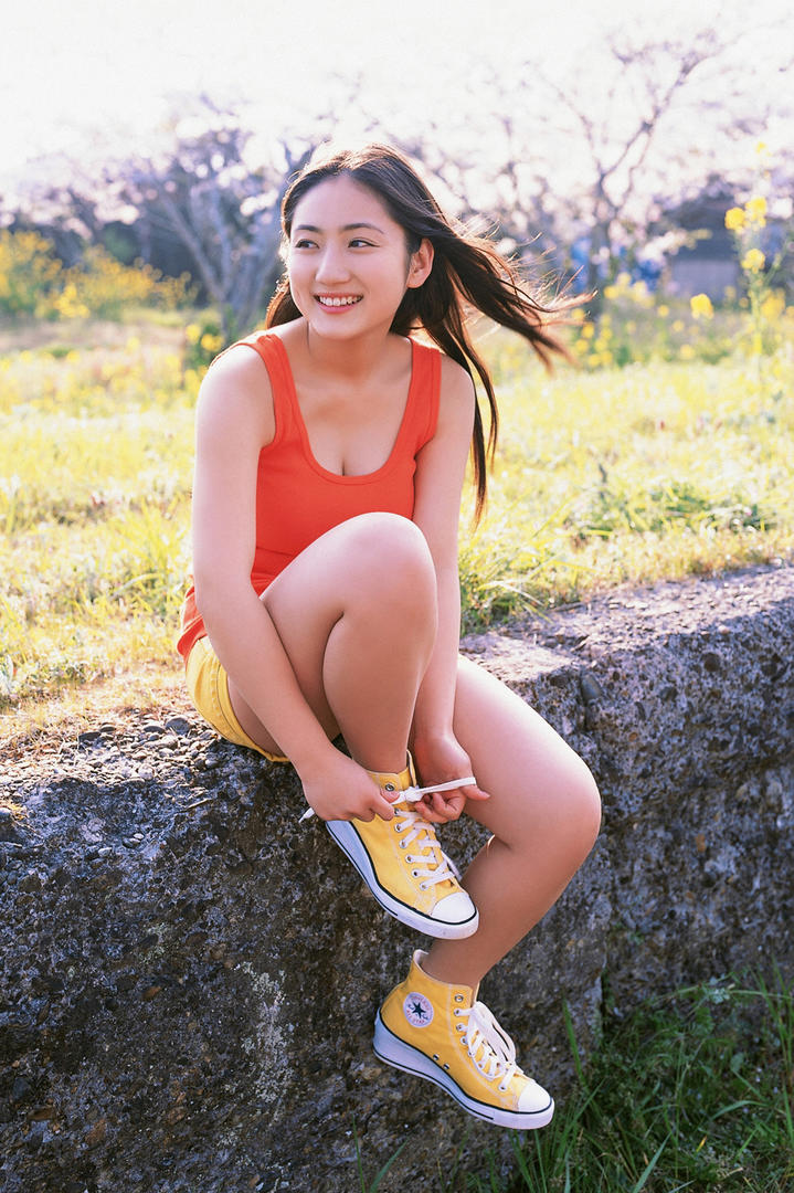 笑容灿烂的日本清纯萌妹美女人像摄影图片