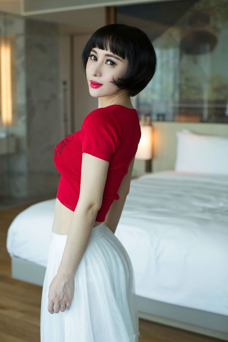 尤果网美女模特叶籽亿Akio浴室湿身诱惑大尺度真空写真