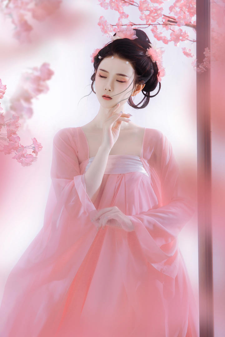 穿粉色宋代服装的古装美女艺术照欣赏