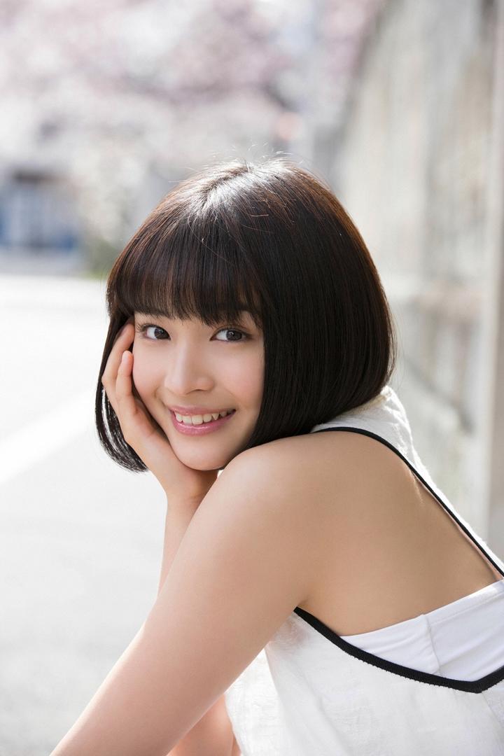 日本清纯短发女孩高清头像图片