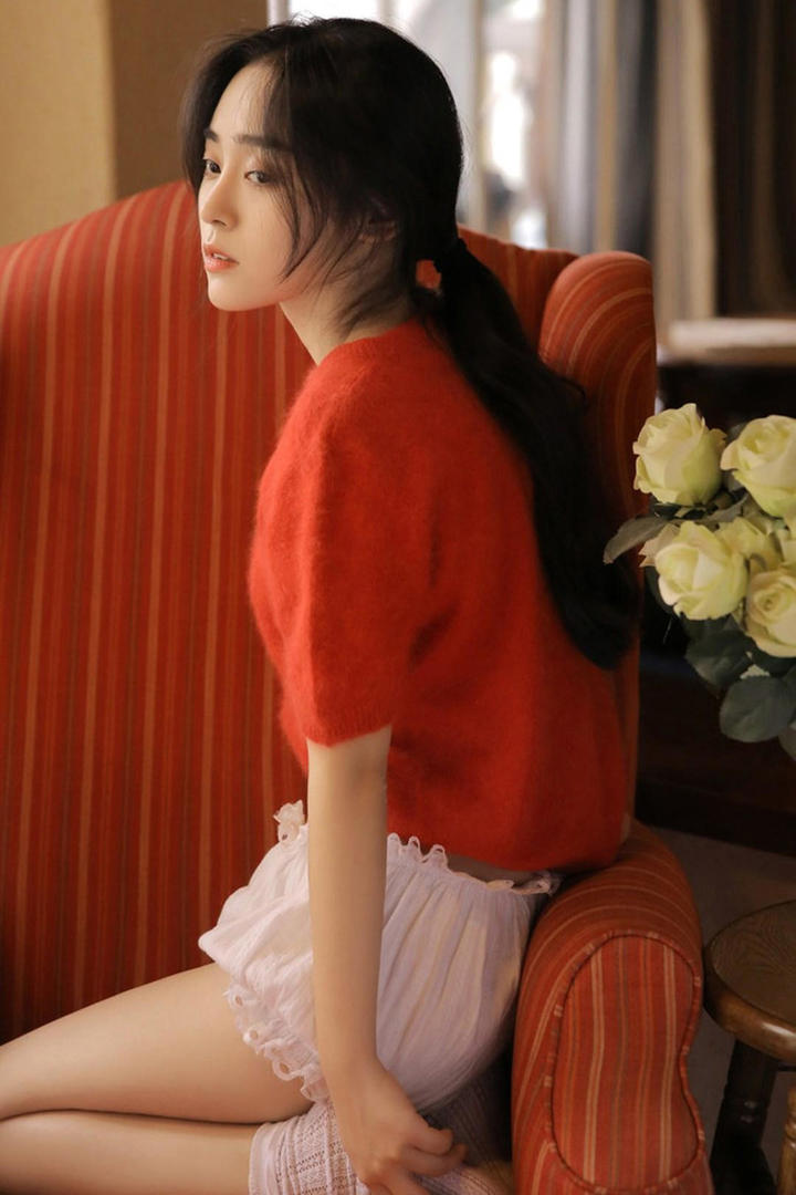 发呆的清纯马尾辫女学生头像女生图片大全
