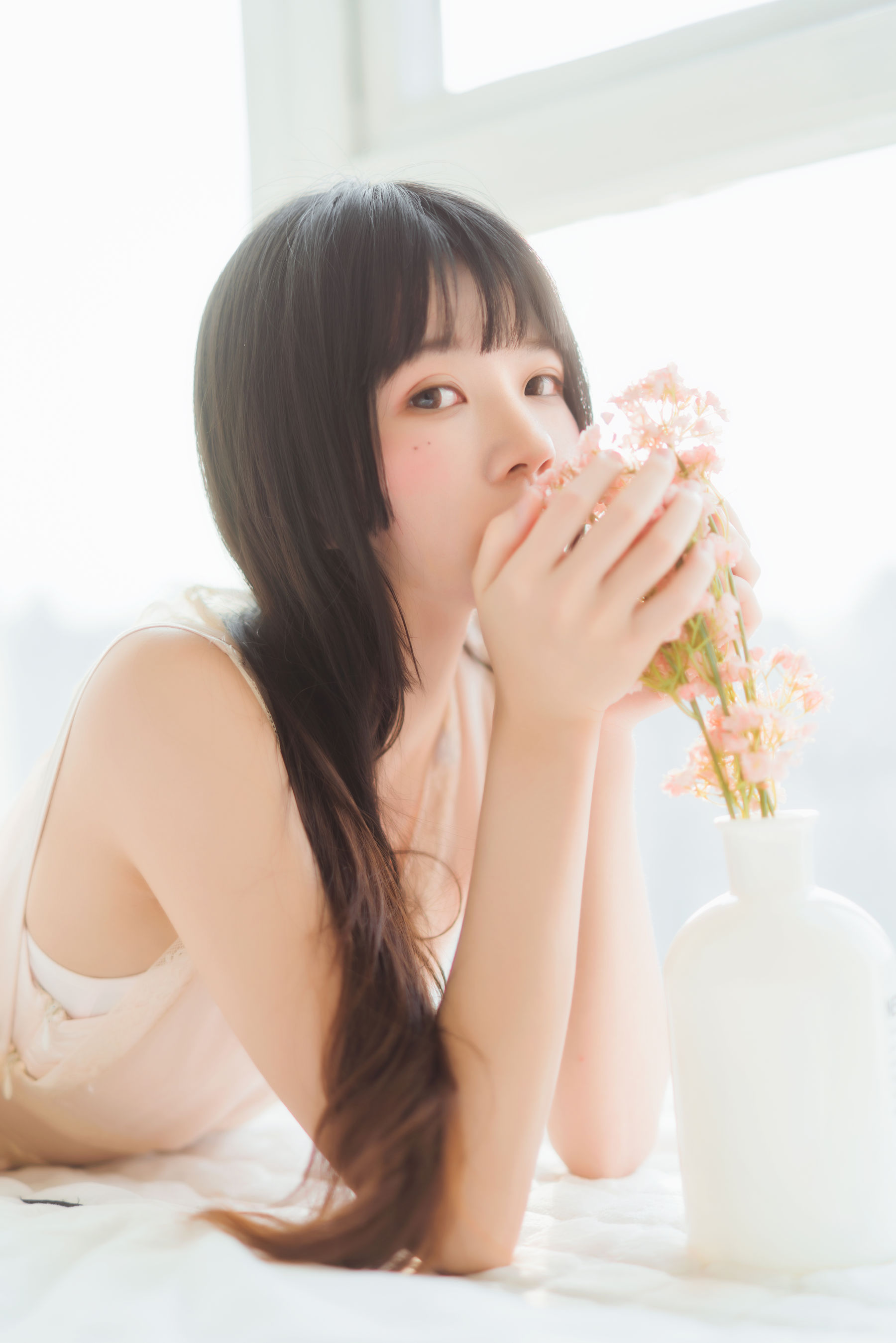 萌系萝莉桜桃喵淡粉连衣裙居家文静清新时尚写真