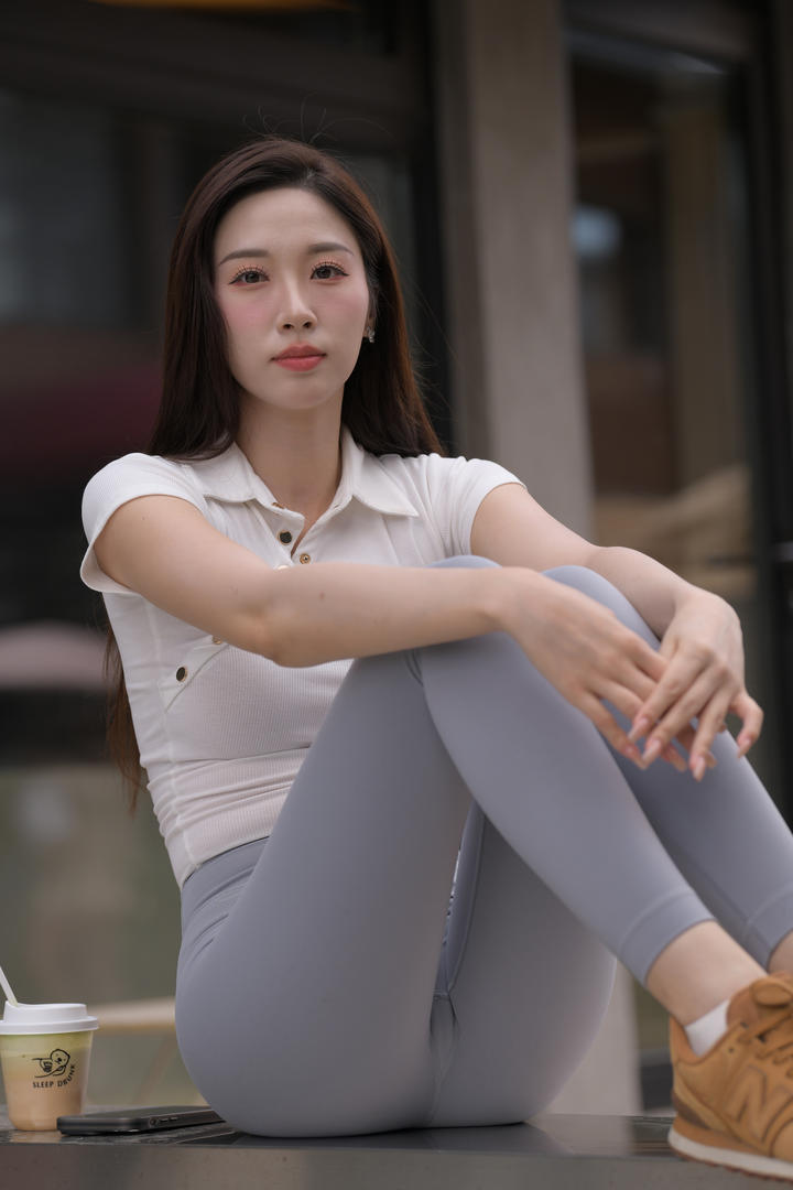 灰色瑜伽裤勒痕凹陷图片