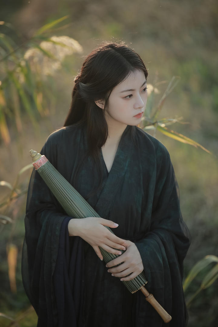 优模网古典汉服美女博主人像摄影图片