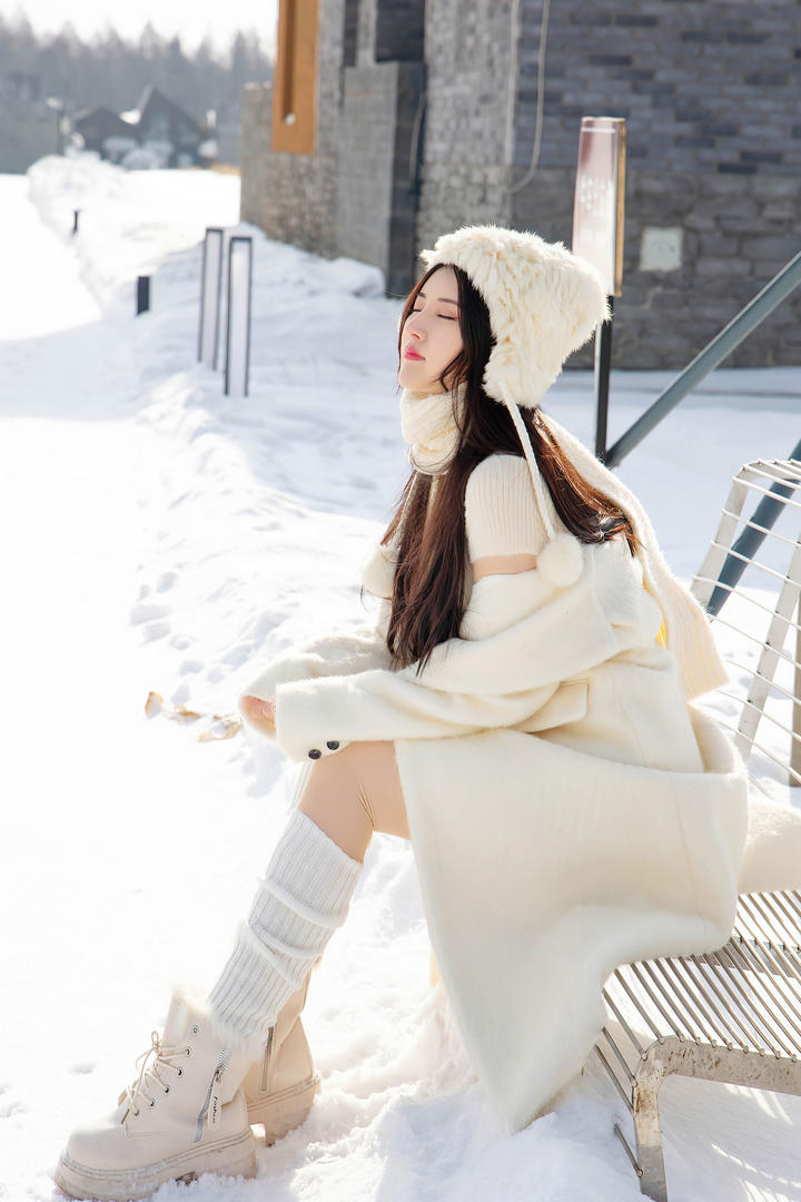 清纯女神诗诗冬日雪景唯美写真图片