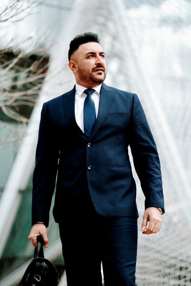 欧美成熟商务西装帅哥图片