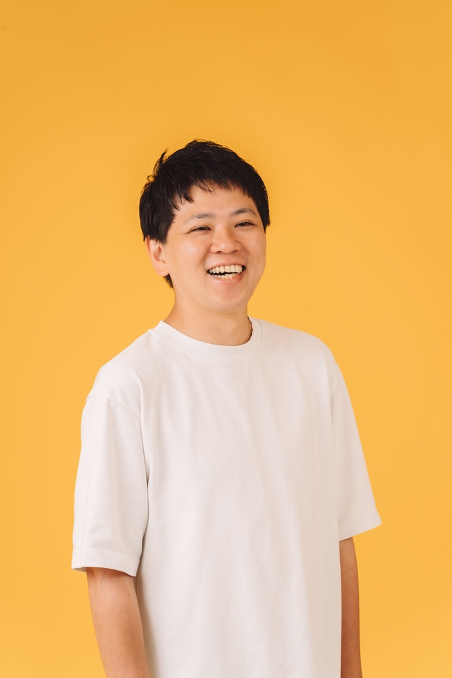 日本白色T恤帅哥写真图片