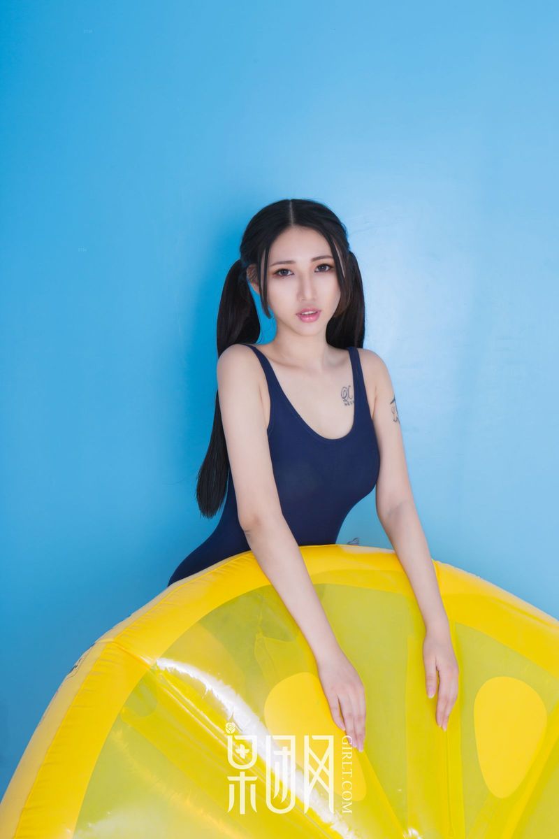 果团网美女模特宓兔兔er双马尾死库水白丝袜内衣诱惑写真