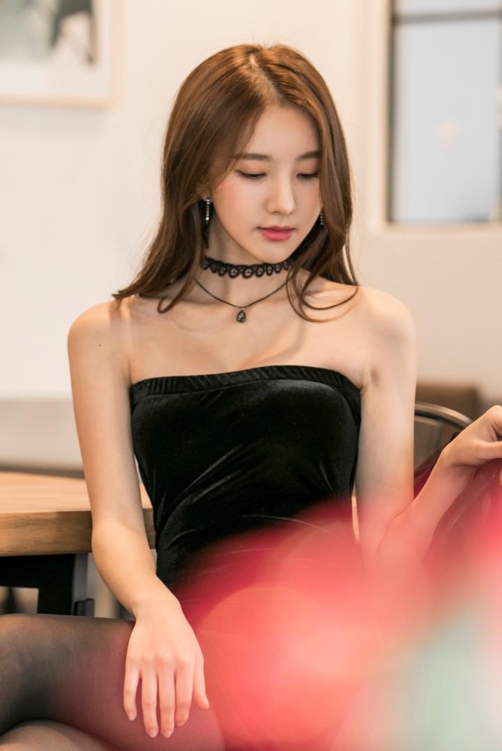 高清韩国美女金孝轩室内写真