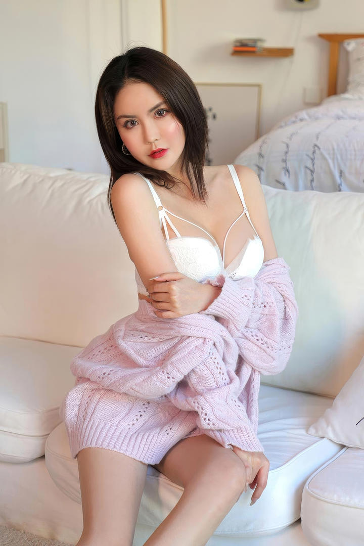 暖暖国语高清免费观看紫色毛衣美女大胆激情写真图片