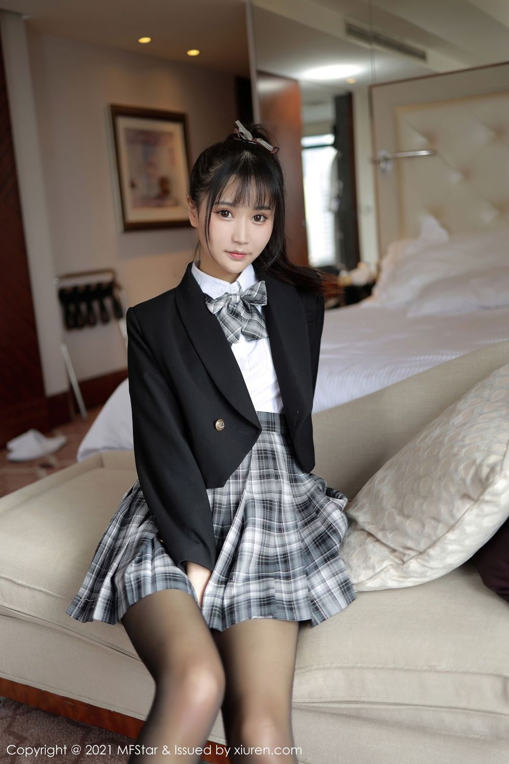 模范学院新人模特小果冻儿jelly黑丝美腿格子JK制服系列写真