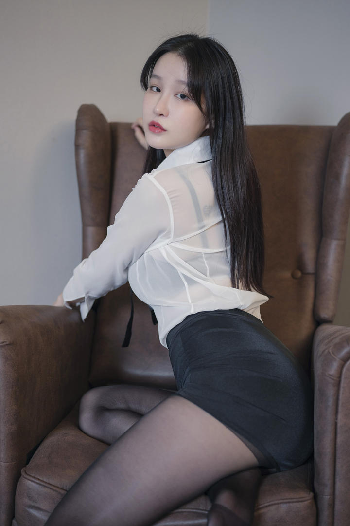 韩国性感美女秘书黑丝诱惑图片