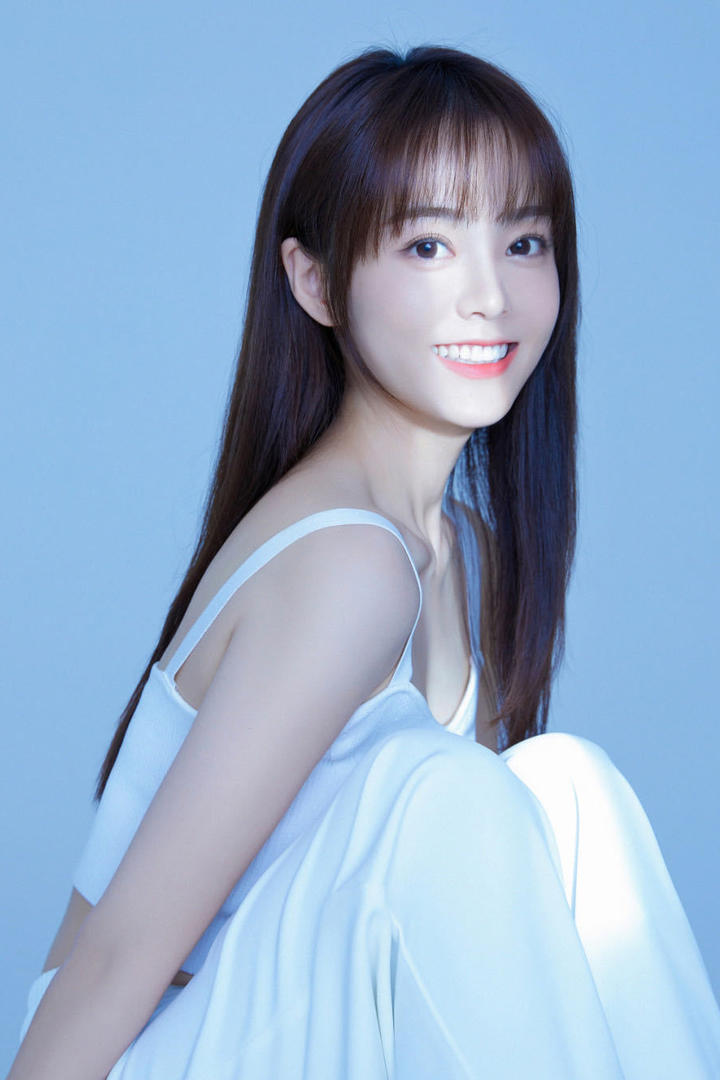 笑容甜美的清纯邻家女孩写真图片