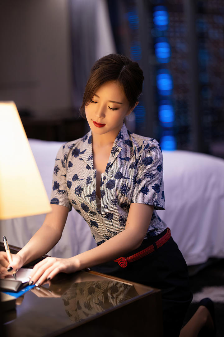 穿职业装国模美女私拍写真下载