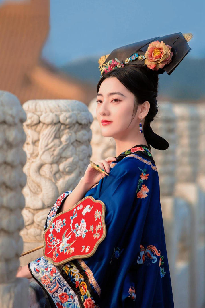 穿着旗袍的清朝格格唯美古装美女写真图片