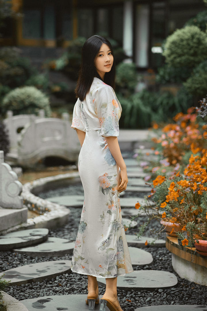 婀娜多姿的旗袍美女女性人体摄影图片