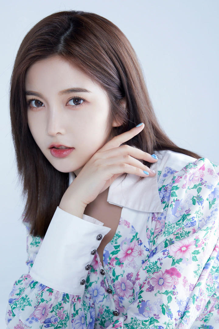 高清漂亮清纯衬衣美女写真图片