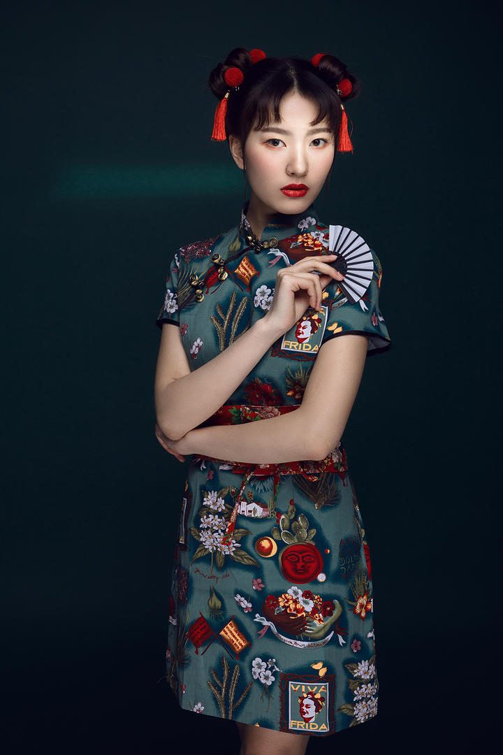 穿着旗袍的高清国潮古风美女艺术写真图片