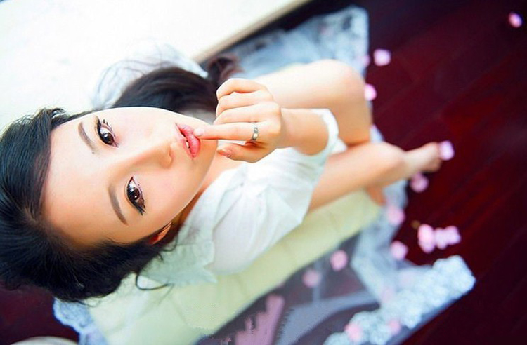 柔美女人的性感内衣诱惑