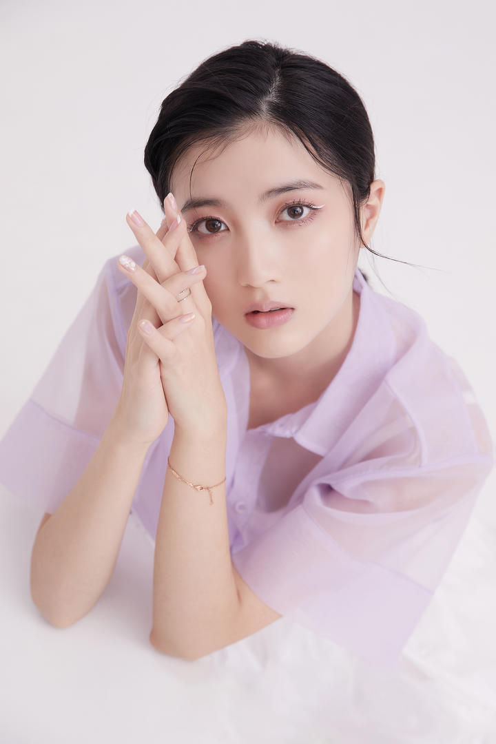 透明衬衫美女清纯写真图片