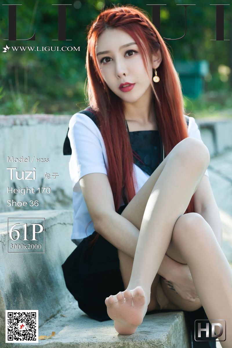 美女腿模丽柜兔子肉色丝袜修长美腿JK制服户外性感街拍写真