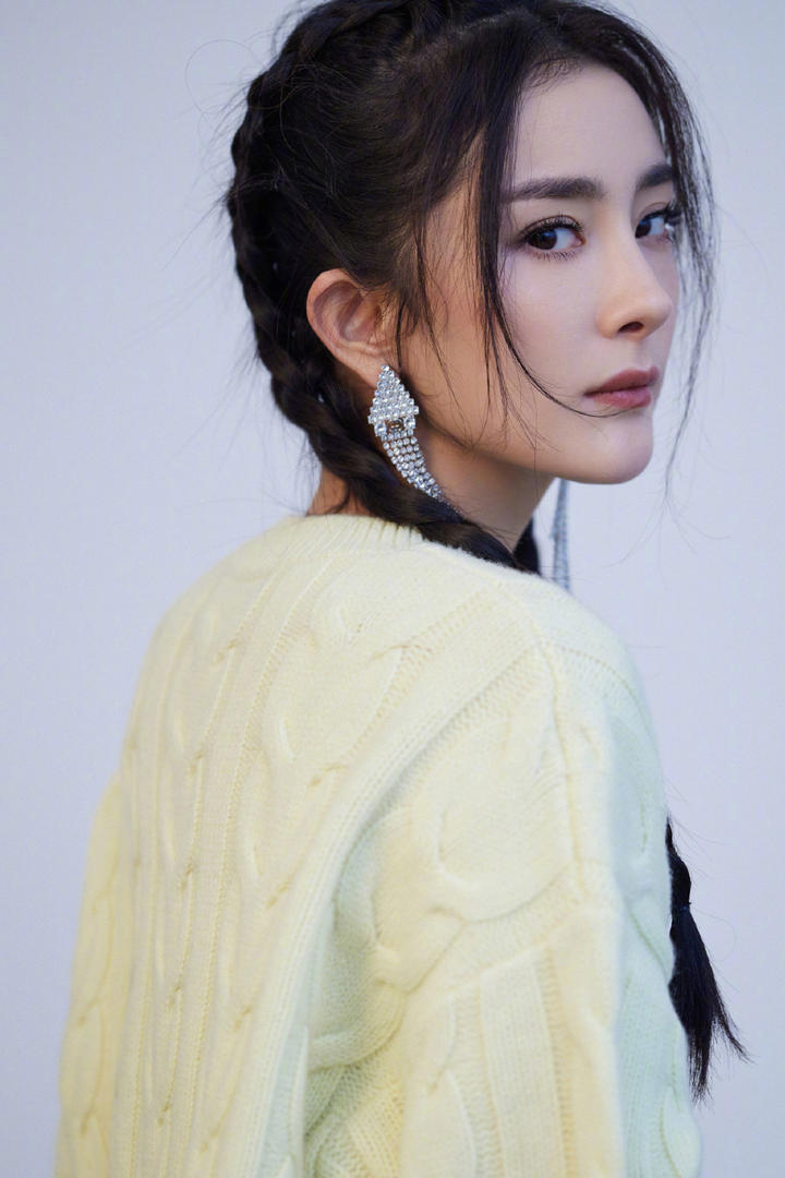 杨幂双马尾俏丽女神写真图片