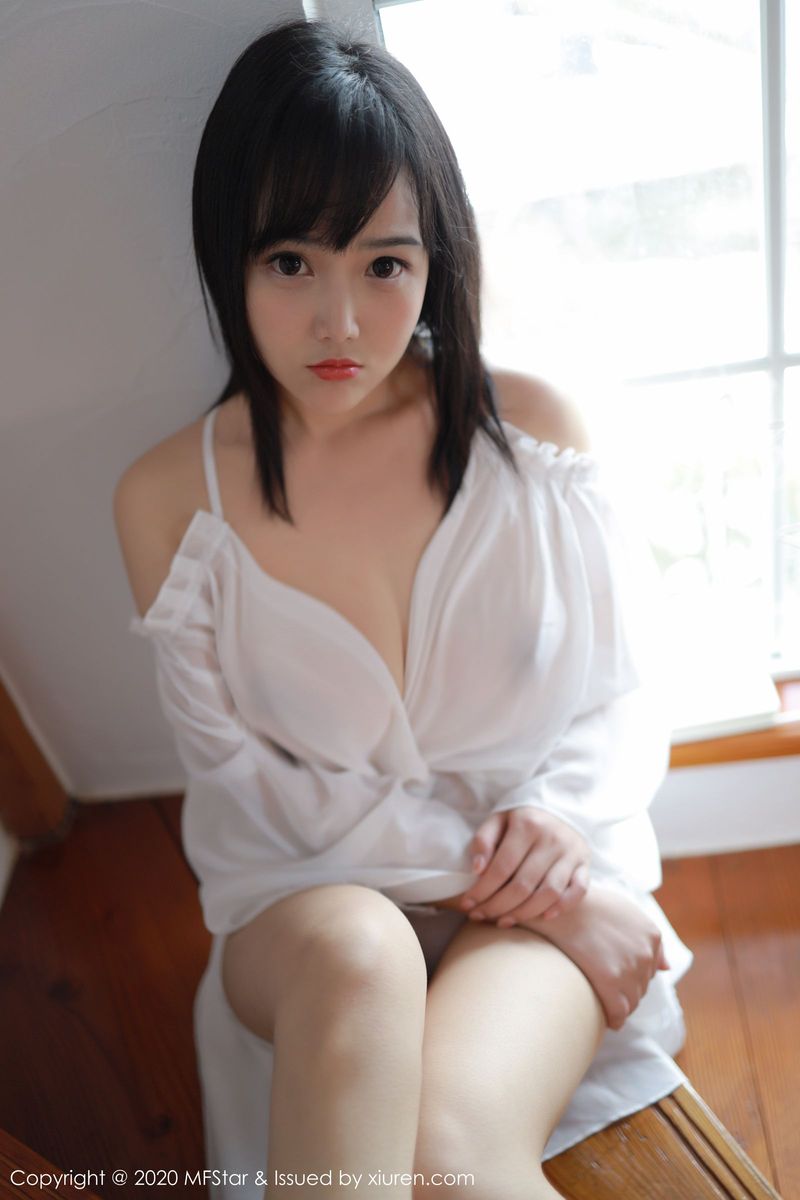 模范学院性感女神徐微微mia童颜巨乳薄透系列日本绝佳旅拍