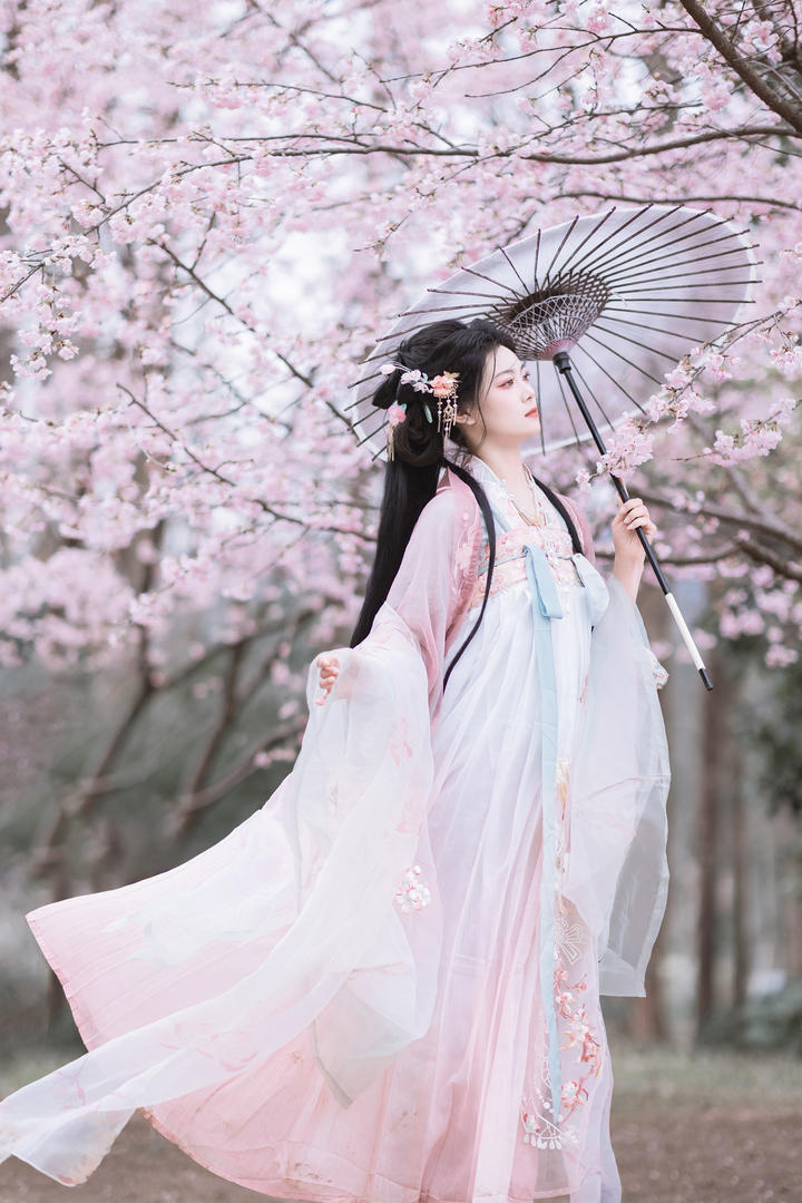 长裙飘飘的古装美女个人艺术照大全