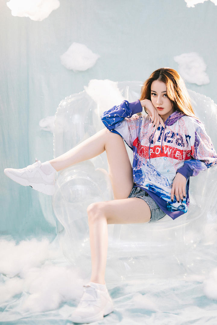 性感美腿美女迪丽热巴高清写真