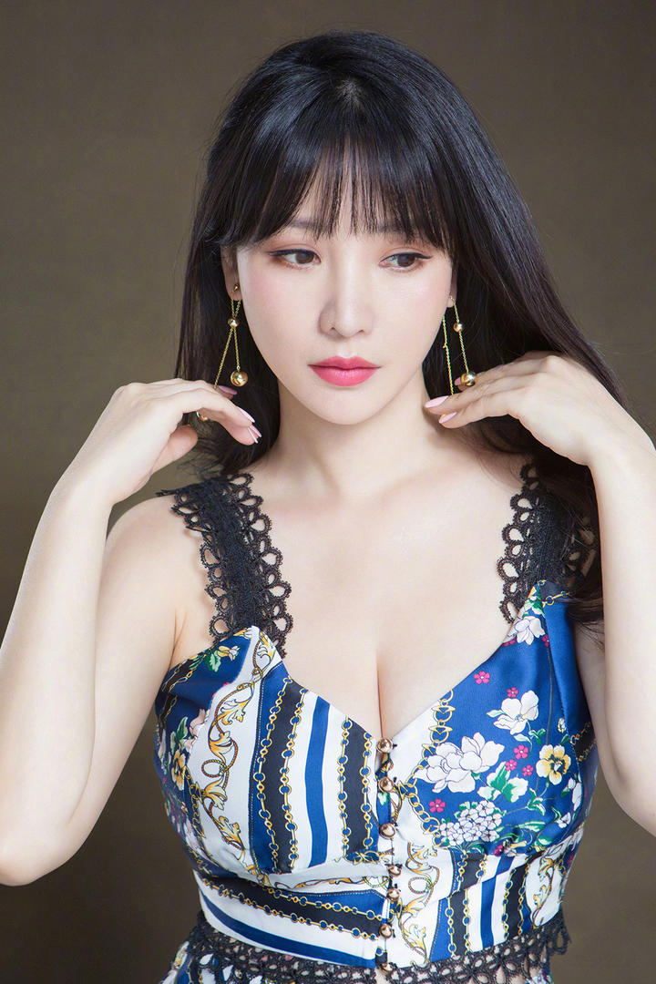 极品气质女神柳岩高清写真