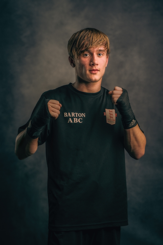 年轻拳击帅哥写真图片