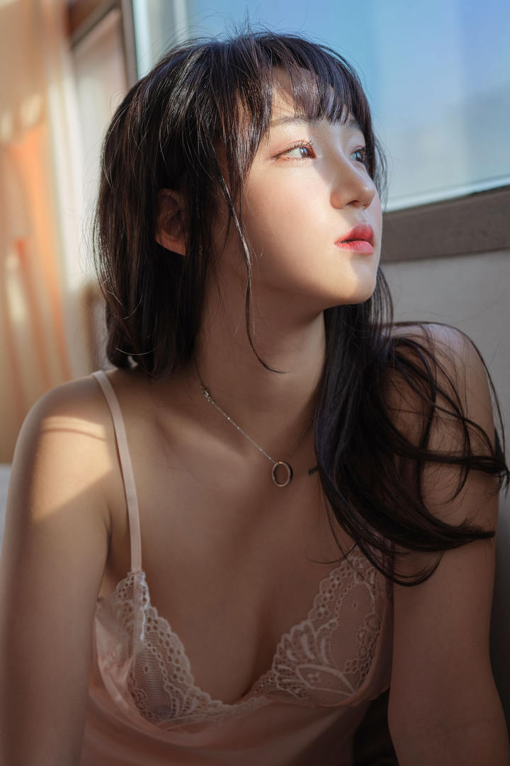 亚洲在线美女激情套图