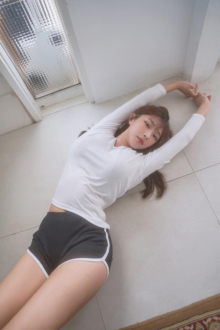 韩国热裤美女图片