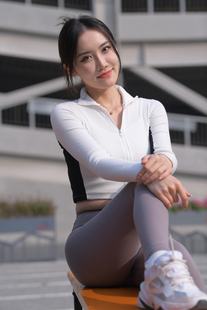 运动系纯欲天花板｜网红教练私服街拍特典｜裸感瑜伽裤×露背装の双重狙击