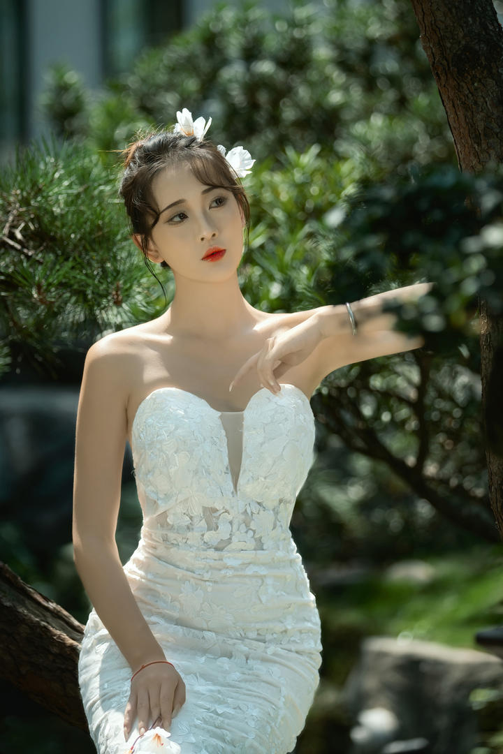 漂亮的新娘极简主义婚纱照人像摄影图片