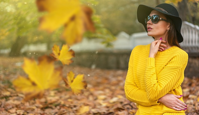 秋天成熟美女写真图片